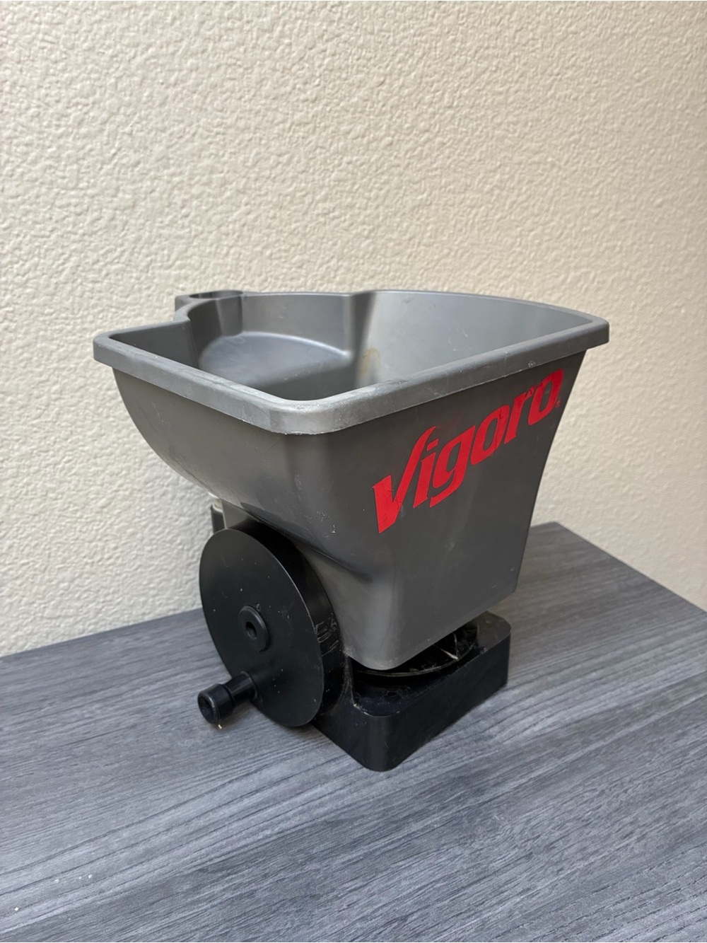 Vigoro Handheld Garden Seeder Spreader